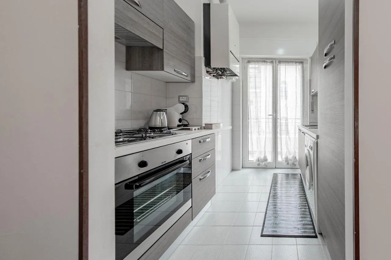 Appartamento H11 - CENTRO PIAZZA COLOMBO - Parcheggio Privato Sanremo 0*,  Italia