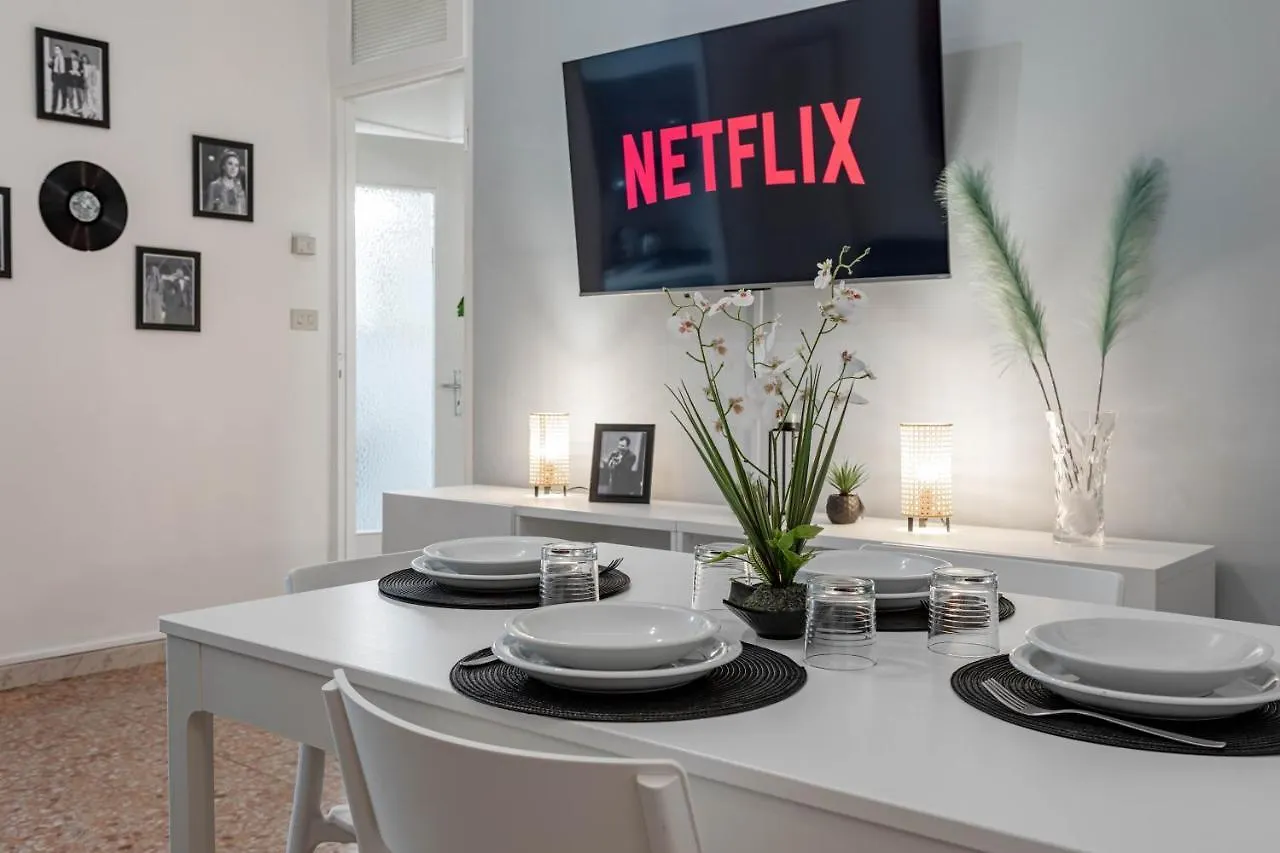 Appartamento H11 - CENTRO PIAZZA COLOMBO - Parcheggio Privato Sanremo